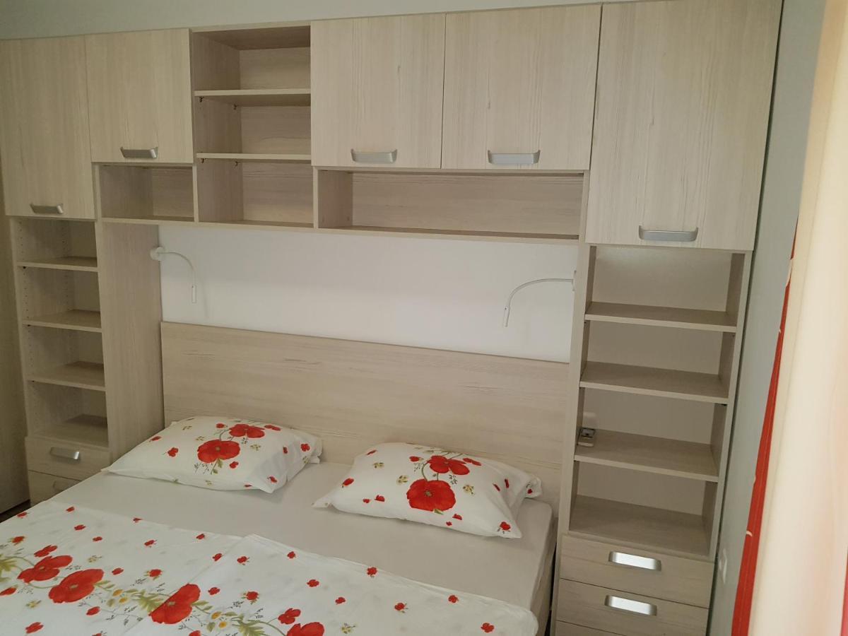 Apartments Vila Tisa Mali Lošinj Buitenkant foto
