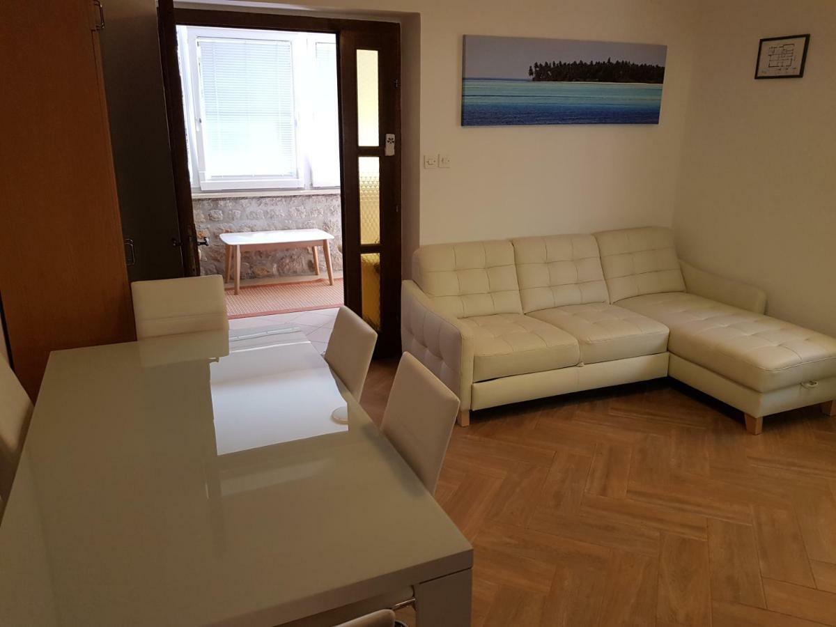 Apartments Vila Tisa Mali Lošinj Buitenkant foto