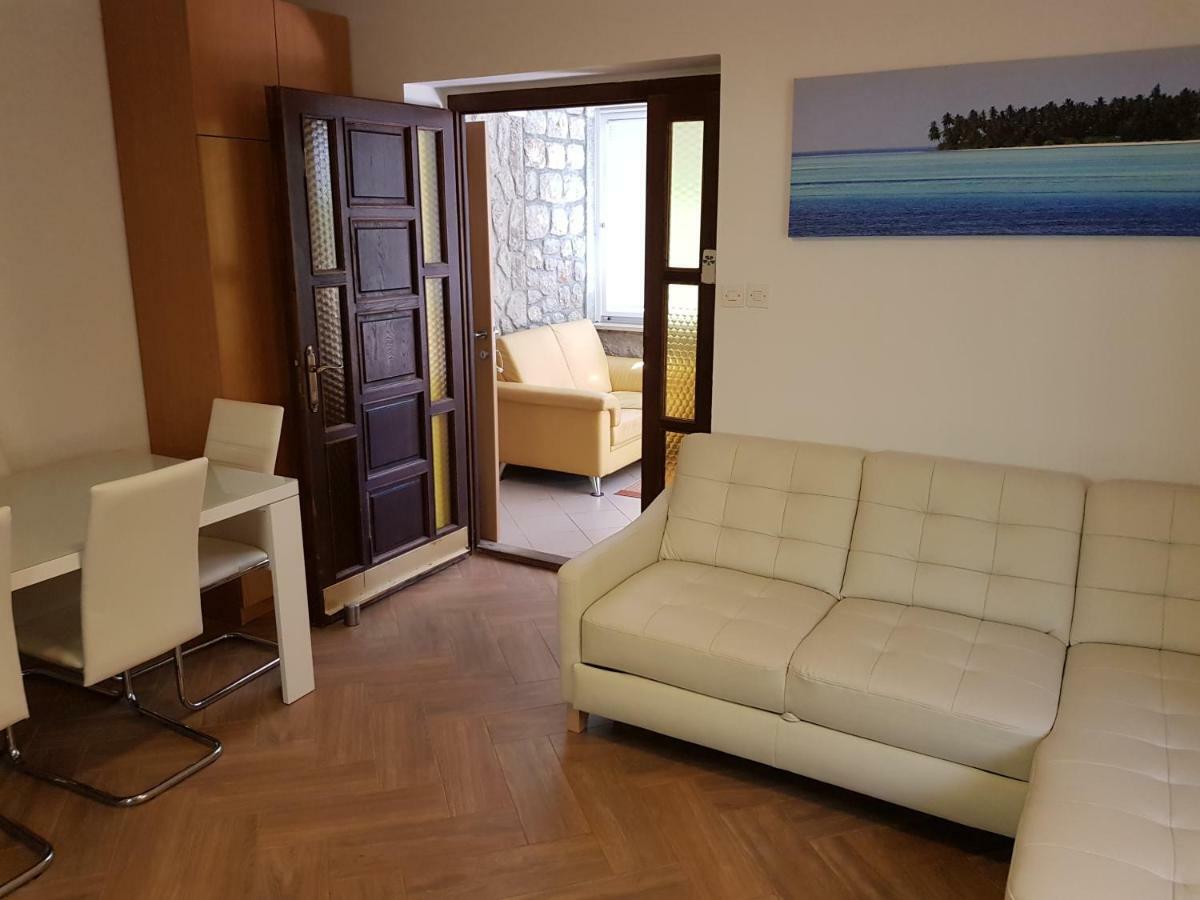 Apartments Vila Tisa Mali Lošinj Buitenkant foto